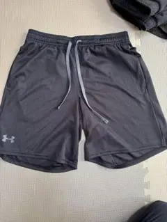 Under Armour 黒 ショートパンツ