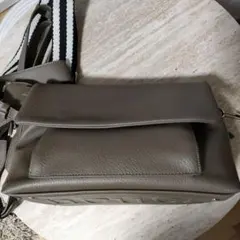 【本日限定価格】nouer ショルダーバッグ グレージュのサムネイル