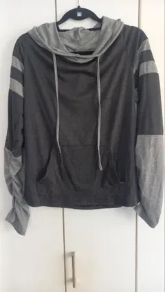 フード付きストライプ長袖トップス　グレー