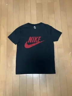 Nike 黒 Tシャツ 赤ロゴ