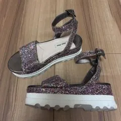 miumiu グリッター 厚底サンダルのサムネイル
