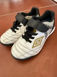 アンブロ アクセレイター サッカーシューズ : ホワイト×ゴールド 17cm