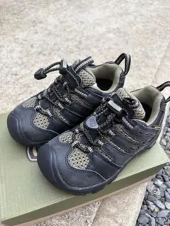 KEEN Koven Low WP ブラック/バーントオリーブ US9 16cm