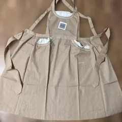 未使用ピエールカルダンpierre cardin ベージュフリルエプロンのサムネイル