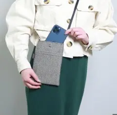 新品未開封】sasiccoスマホショルダーポーチ アイスグレー - メルカリ