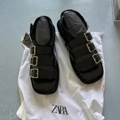 ZARA 新品、未使用　バックルZストラップフラットフォームソール サンダル