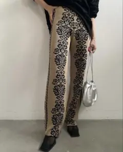 【美品】ameri ニットパンツ　FLOWER KNIT PANTSのサムネイル