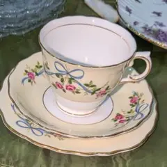 CROWN TRIFARI☆ミルクガラス＆トリファリウムツートンフラワー