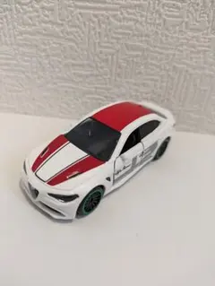 Alfa Romeo Giulia ミニカー　アロファロメオジュリアのサムネイル