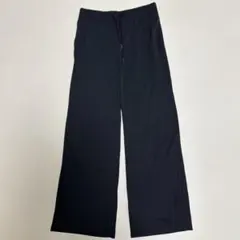 【GU】黒 ストレッチ素材のパンツ