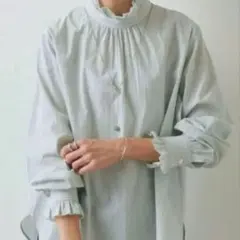 フリル襟ブラウス