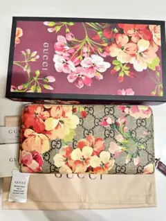 GUCCI GGスプリームキャンバス　GGブルームス　ジップアラウンドウォレットのサムネイル