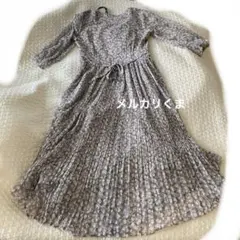 ジャスグリッティー　ワンピース　プリーツ　シフォン　花柄　くすみ　M