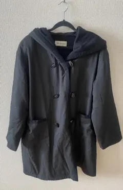 フード付き黒ダブルブレストジャケット