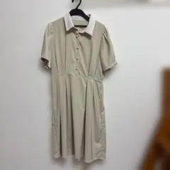 ベージュ半袖ワンピースのサムネイル