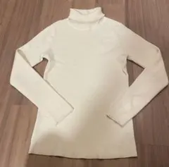 GU アイボリー タートルネックセーター