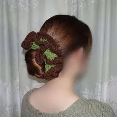 シュシュ 編み物 かぎ編み ハンドメイド (緑・茶色)