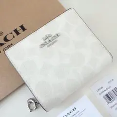 COACH コーチ　折り財布　チョーク　ホワイト　白色　三つ折り財布 COACH コーチ 折り財布 シグネチャー チョーク ホワイト 白色 - メルカリ