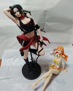105＿ONE PIECE ワンピース　　ナミ　ハンコック　フィギュア　2体