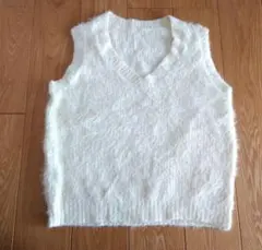 【美品】and Me　起毛フェザーVネックニットベスト　F(M)　オフホワイト