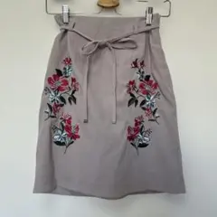 花柄刺繍 タイトスカート