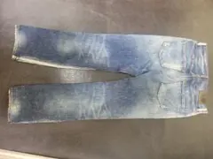 ダメージ加工ライトブルーデニムパンツ