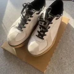 オニツカタイガー デレシティ スニーカー