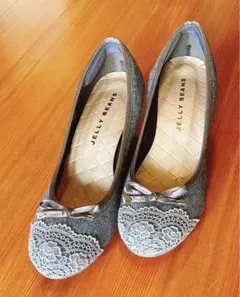 Jelly Beans グレー レースパンプス 低ヒール