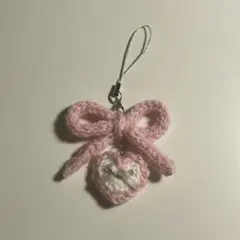 編み物　かぎ編み　ハート　リボン　チャーム　キーホルダー