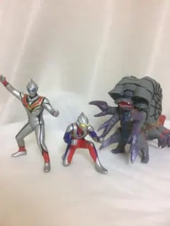 ウルトラマンティガ　フィギュア　3点