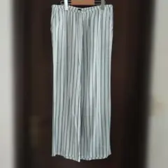 爽やかな涼しげなパンツのサムネイル