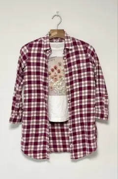 赤と白のチェック柄シャツ、Tシャツのセット