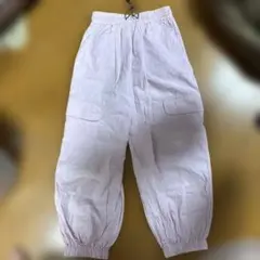 薄いピンクのカジュアルパンツ 140