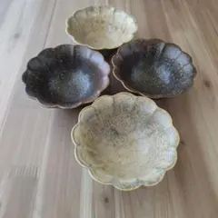 花形小鉢・４個　茶＆ベージュ　美濃焼〈新品・未使用〉のサムネイル