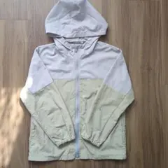 フード付き薄手ナイロンジャケット　140センチ　春、秋