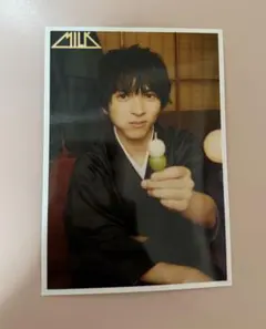 M!LK のぞいてみるく？展 生誕 生写真 トレカ 吉田仁人 - メルカリ