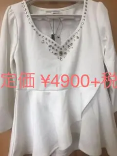 CECIL McBEE ストーン付き胸開きペプラムトップス