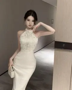 ホワイト ハイネック タイトドレス