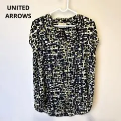 UNITED ARROWS 幾何学模様 トップス　ノースリーブ