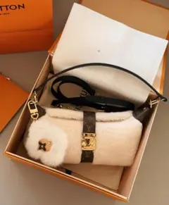 Louis Vuitton ファーショルダーバッグ