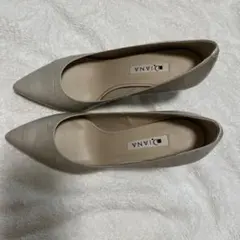 DIANA クロコダイル型押しパンプス ベージュ