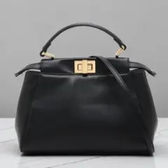 【ほぼ未使用】FENDI ピーカブー ミニ レザー ブラック ハンドバッグのサムネイル