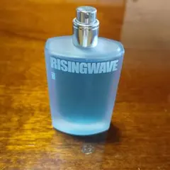 RISINGWAVE FREE 香水 本体のサムネイル