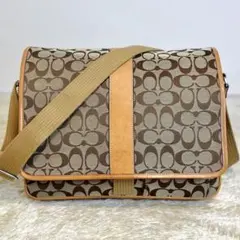 美品 コーチ シグネチャー ショルダーバッグ メッセンジャーバッグ A4収納可