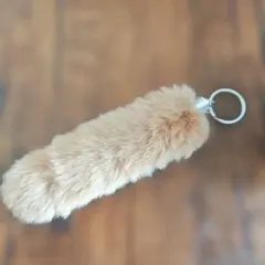 ファー しっぽ チャーム キーホルダー ベージュ