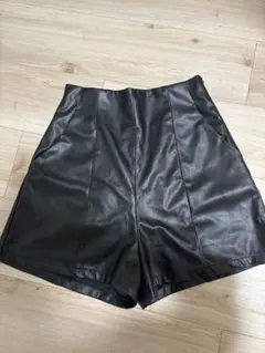 黒 合成皮革 ショートパンツ ウエストゴム