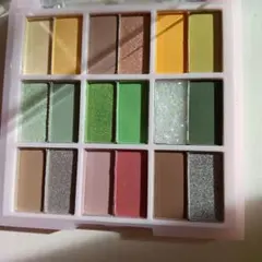 DIKALU 18色アイシャドウパレット