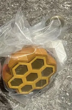 Animal Crossing: New Horizons Fruit Keychain Collection - Beehive