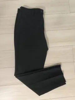 ユニクロ　感動パンツ　ブラック