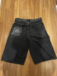 ブラックデニムショーツ刺繍デザイン